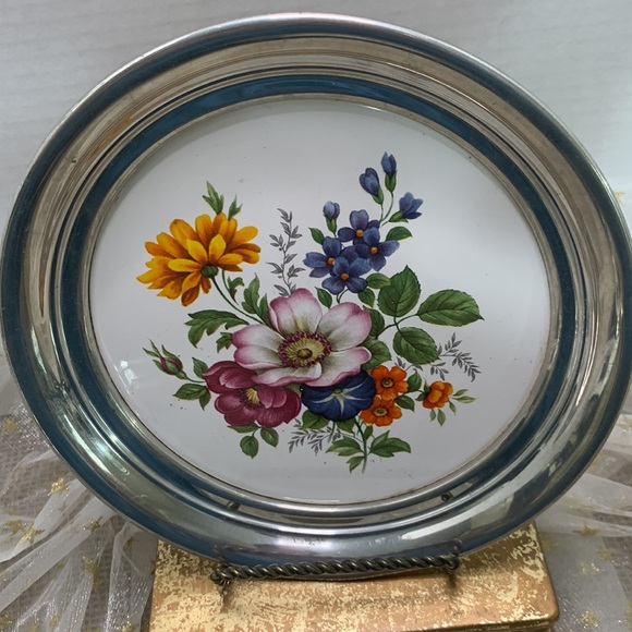 2 Beautiful Ceramic 8” Silver Rimmed Chargers - Picture 5 of 8